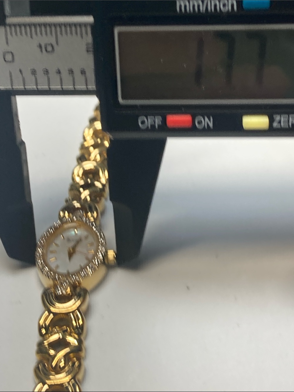 Vintage Bulova Gold Tone Ladies Bracelet Watch with shell dial, new battery - Picture 17 of 17